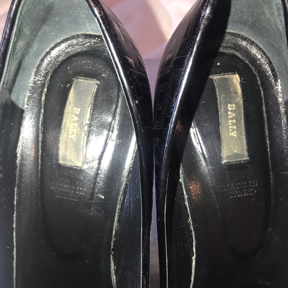 Bally Patent Leather Black Pumps Heels Embossed B all Over Gold B Logo Size 8 - Picture 13 of 14
